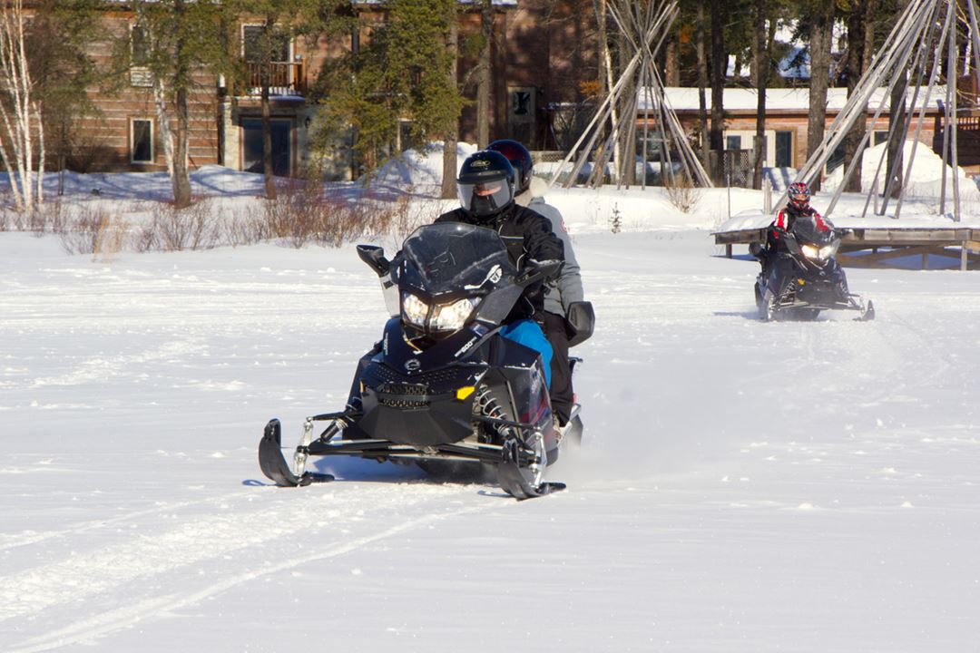 auberge-lac-taureau-hotel-snowmobile