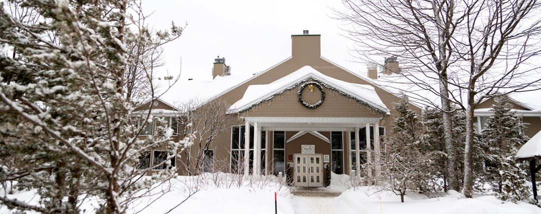 auberge-de-la-montagne-coupee-hotel-snowmobile