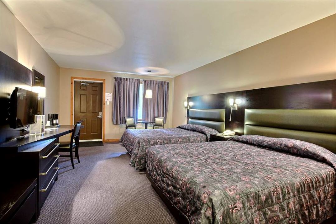 hotel-restaurant-bar-central-snowmobile