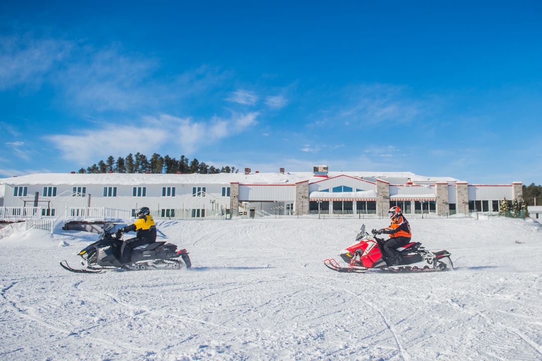 auberge-cabanon-hotel-snowmobile