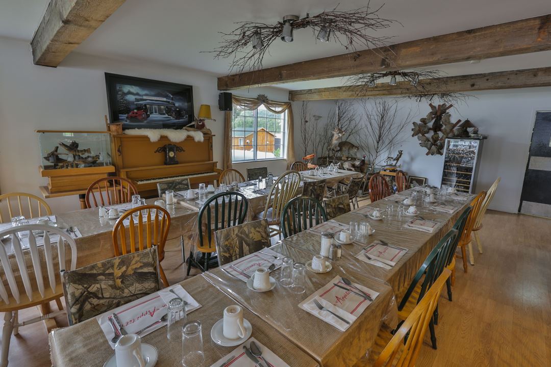 auberge-la-barriere-outfitter-snowmobile