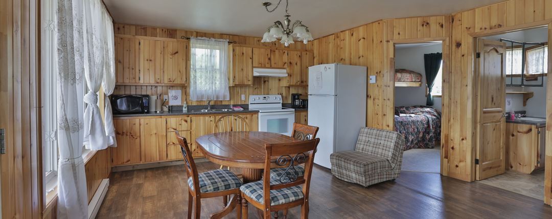 auberge-la-barriere-outfitter-snowmobile